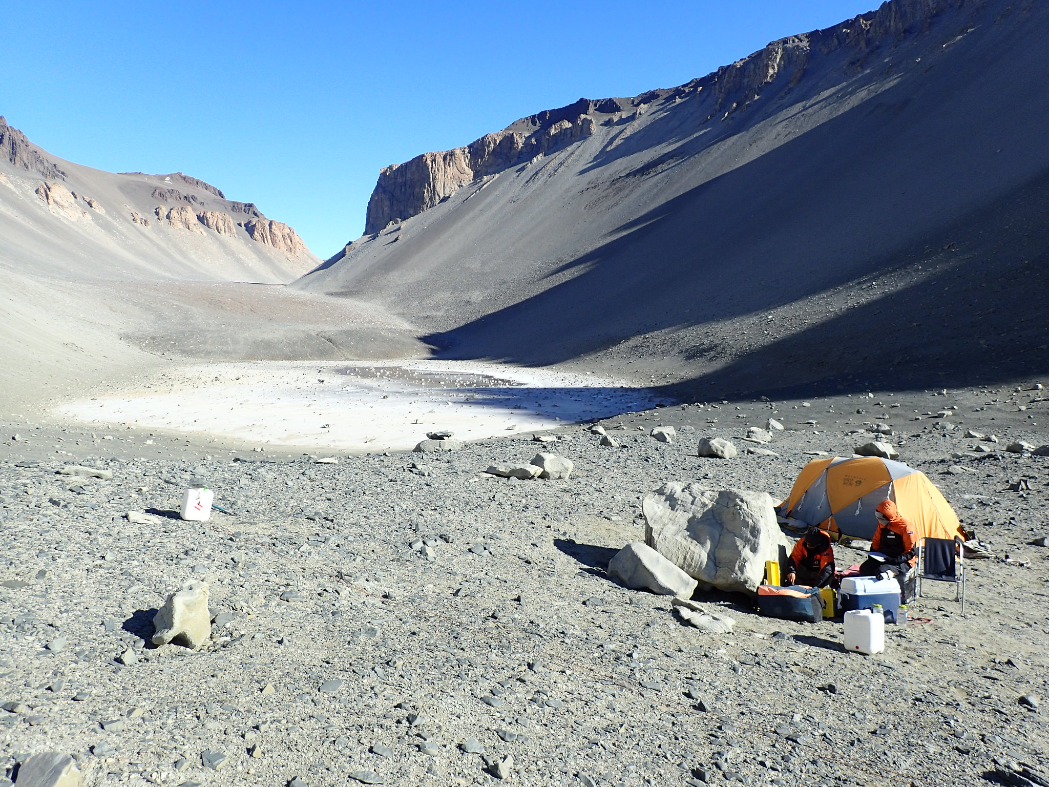 Le lac Don Juan, lac salé qui ne gèle jamais le lac don juan lac le plus sale du monde qui ne gele jamais 3 le-lac-don-juan-lac-le-plus-sale-du-monde-qui-ne-gele-jamais-3