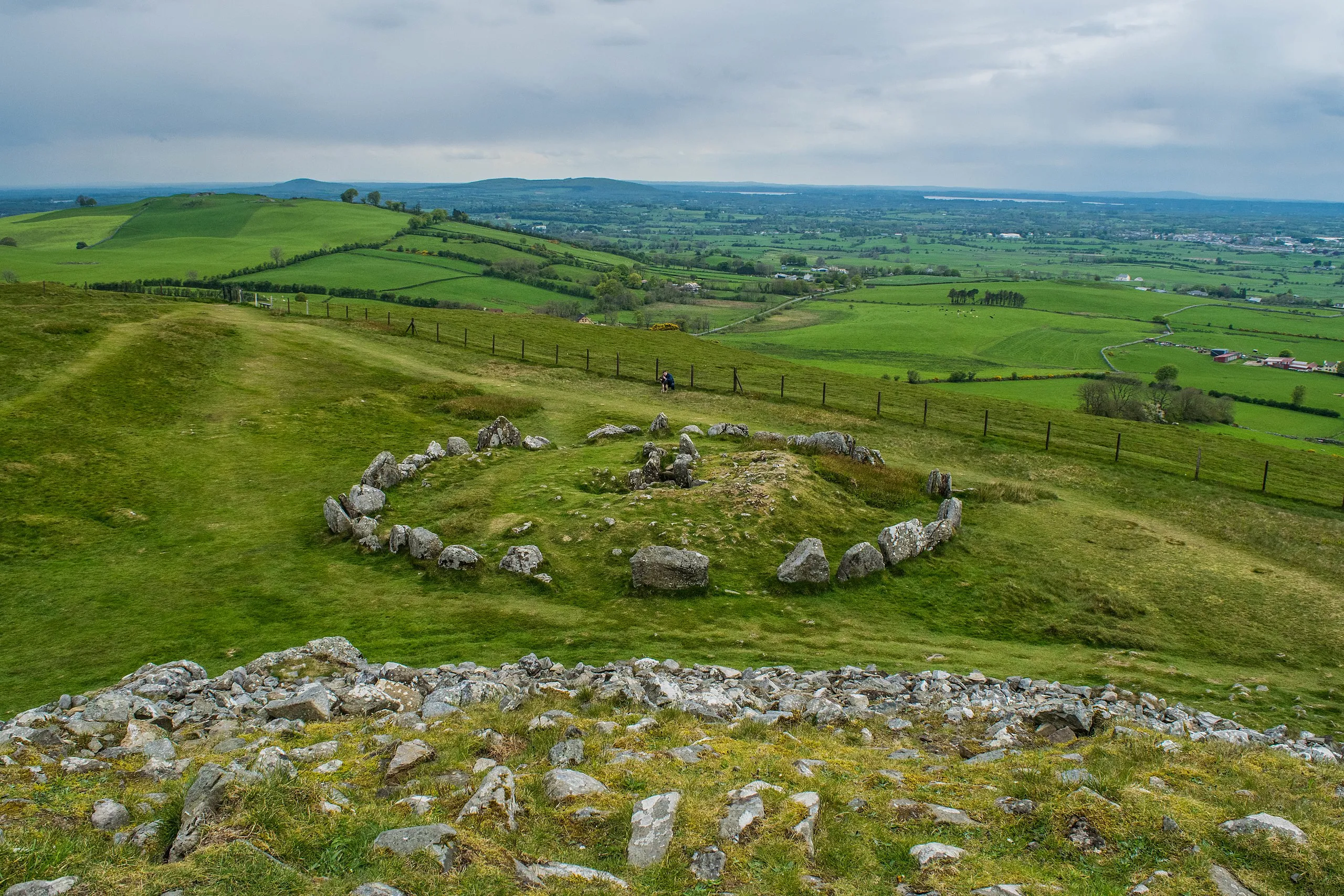 Les cairns de Loughcrew, trésors mystérieux de l’Irlande ancienne les cairns de loughcrew tresors mysterieux de lirlande ancienne 2 les-cairns-de-loughcrew-tresors-mysterieux-de-lirlande-ancienne-2