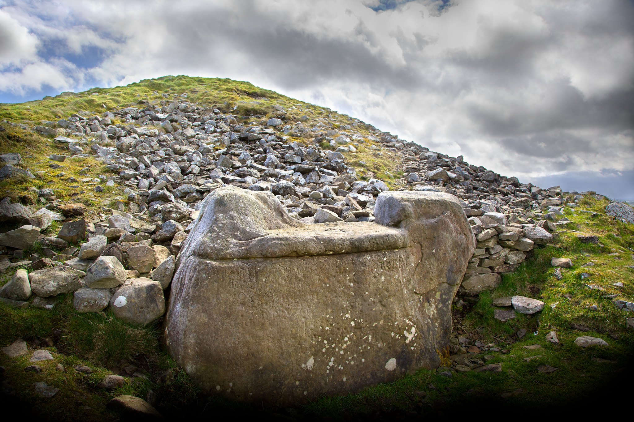 Les cairns de Loughcrew, trésors mystérieux de l’Irlande ancienne les cairns de loughcrew tresors mysterieux de lirlande ancienne 5 les-cairns-de-loughcrew-tresors-mysterieux-de-lirlande-ancienne-5