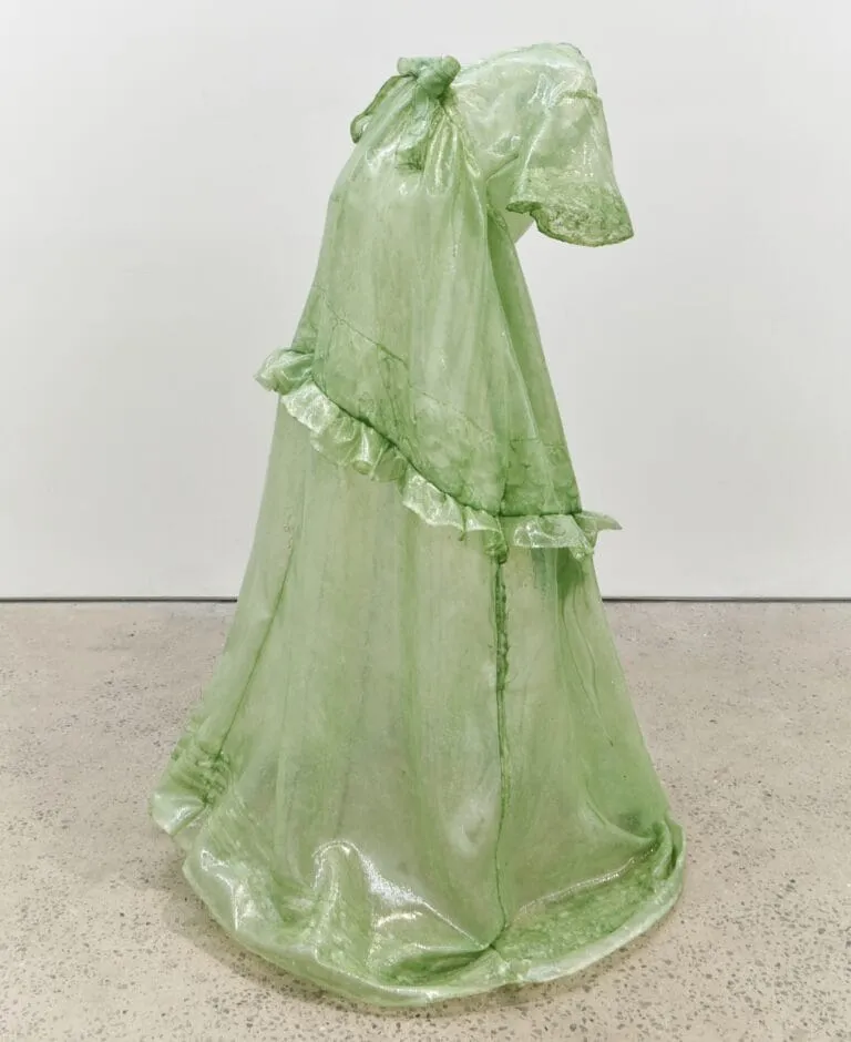 Actress: les robes fantomatiques de Brandon Morris actress les robes fantomatiques de brandon morris 4 actress-les-robes-fantomatiques-de-brandon-morris-4