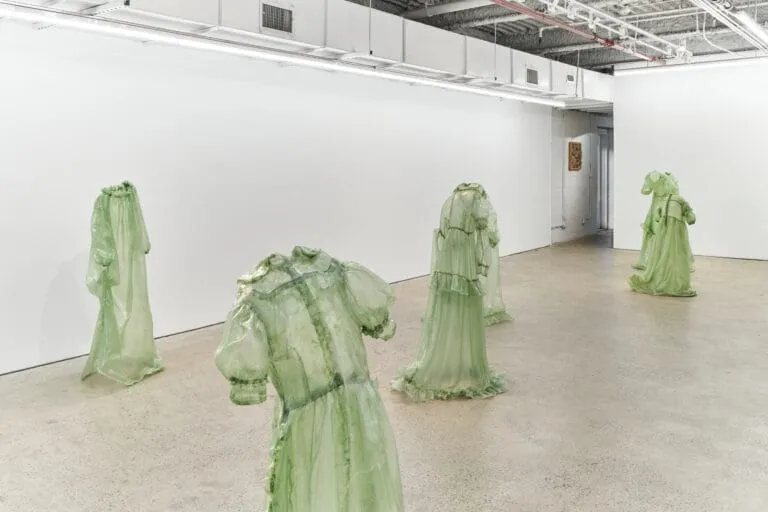 Actress: les robes fantomatiques de Brandon Morris actress les robes fantomatiques de brandon morris 6 actress-les-robes-fantomatiques-de-brandon-morris-6