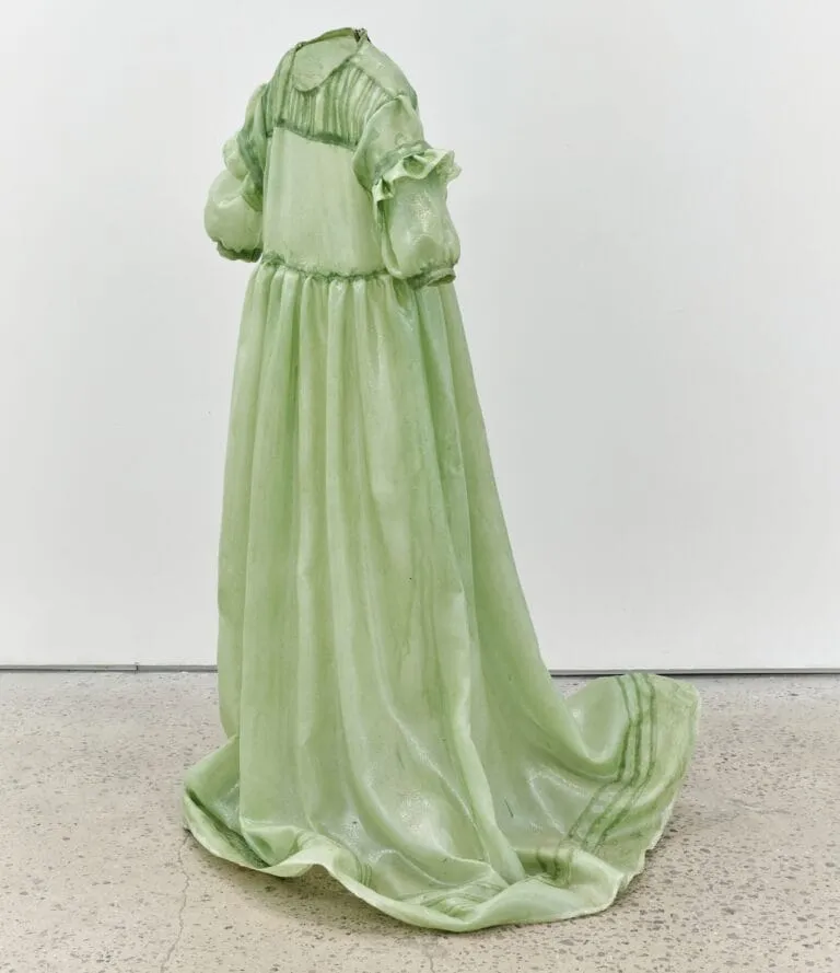 Actress: les robes fantomatiques de Brandon Morris actress les robes fantomatiques de brandon morris 7 actress-les-robes-fantomatiques-de-brandon-morris-7