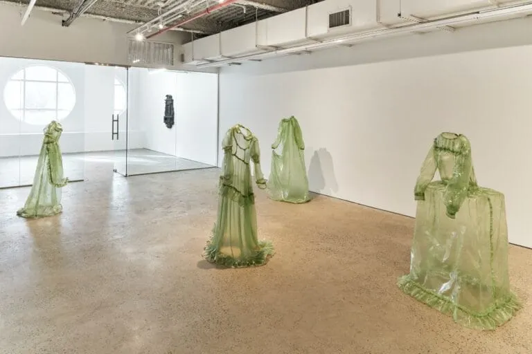 Actress: les robes fantomatiques de Brandon Morris actress les robes fantomatiques de brandon morris 8 actress-les-robes-fantomatiques-de-brandon-morris-8