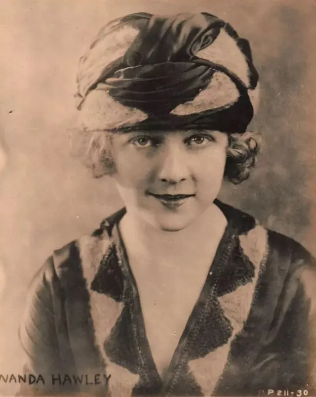 30 portraits de Wanda Hawley, étoile oubliée du cinéma muet 30 portraits de wanda hawley etoile oubliee du cinema muet 24 30-portraits-de-wanda-hawley-etoile-oubliee-du-cinema-muet-24