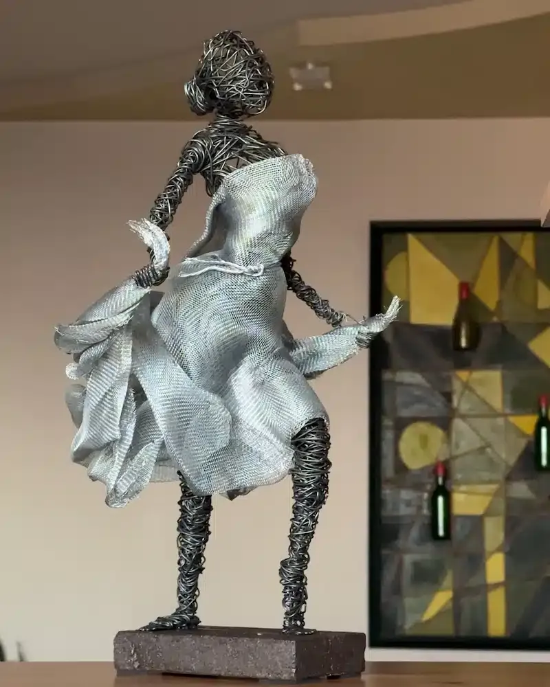 De nouvelles sculptures dynamiques en fil de fer par Karen Akhikyan de nouvelles sculptures dynamiques en fil de fer par karen akhikyan 2 de-nouvelles-sculptures-dynamiques-en-fil-de-fer-par-karen-akhikyan-2