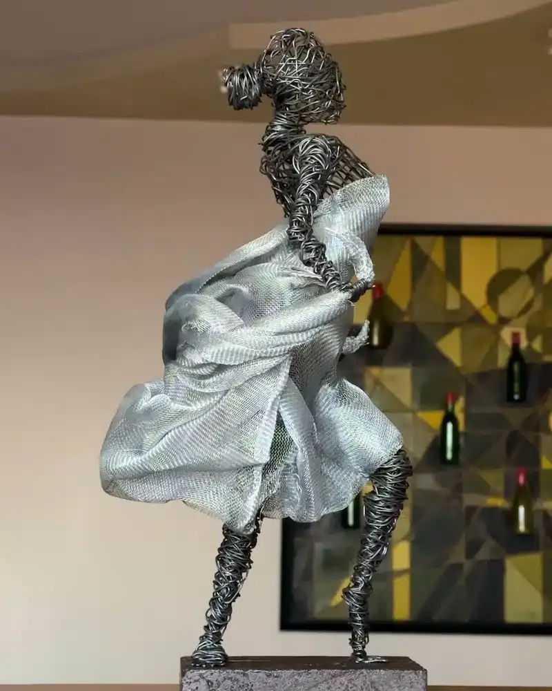 De nouvelles sculptures dynamiques en fil de fer par Karen Akhikyan de nouvelles sculptures dynamiques en fil de fer par karen akhikyan 3 de-nouvelles-sculptures-dynamiques-en-fil-de-fer-par-karen-akhikyan-3