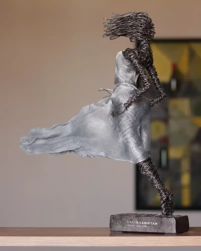 De nouvelles sculptures dynamiques en fil de fer par Karen Akhikyan de nouvelles sculptures dynamiques en fil de fer par karen akhikyan 5 de-nouvelles-sculptures-dynamiques-en-fil-de-fer-par-karen-akhikyan-5