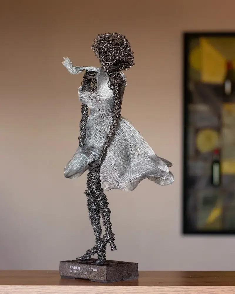 De nouvelles sculptures dynamiques en fil de fer par Karen Akhikyan de nouvelles sculptures dynamiques en fil de fer par karen akhikyan 7 de-nouvelles-sculptures-dynamiques-en-fil-de-fer-par-karen-akhikyan-7