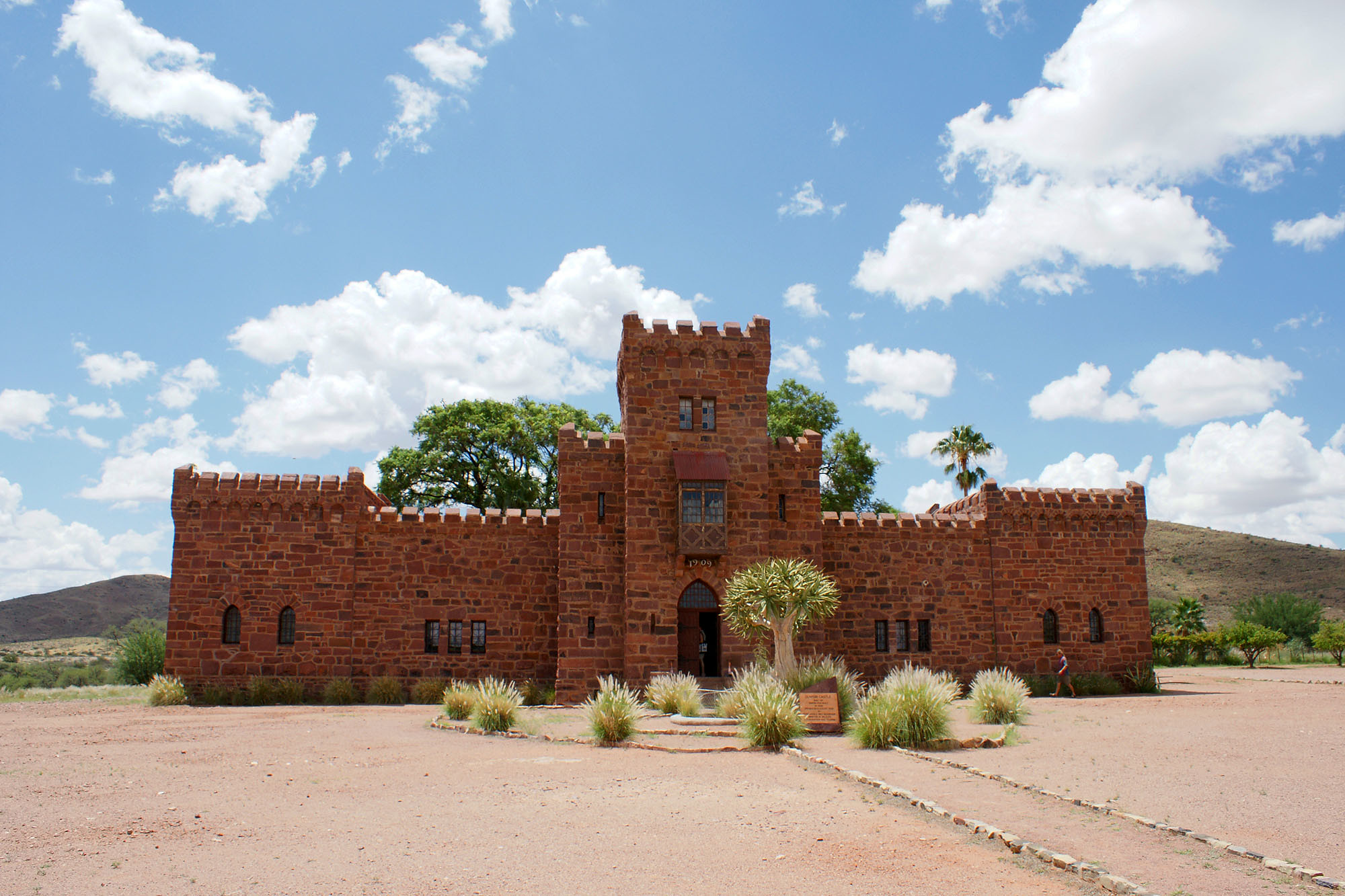 Le château de Duwisib : un bijou médiéval romantique au cœur du désert namibien le chateau de duwisib desert namibien 1 le-chateau-de-duwisib-desert-namibien-1