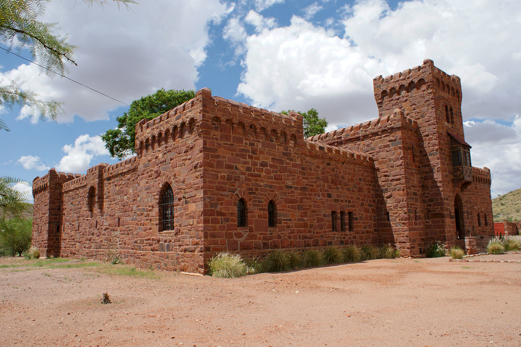 Le château de Duwisib : un bijou médiéval romantique au cœur du désert namibien le chateau de duwisib desert namibien 7 le-chateau-de-duwisib-desert-namibien-7