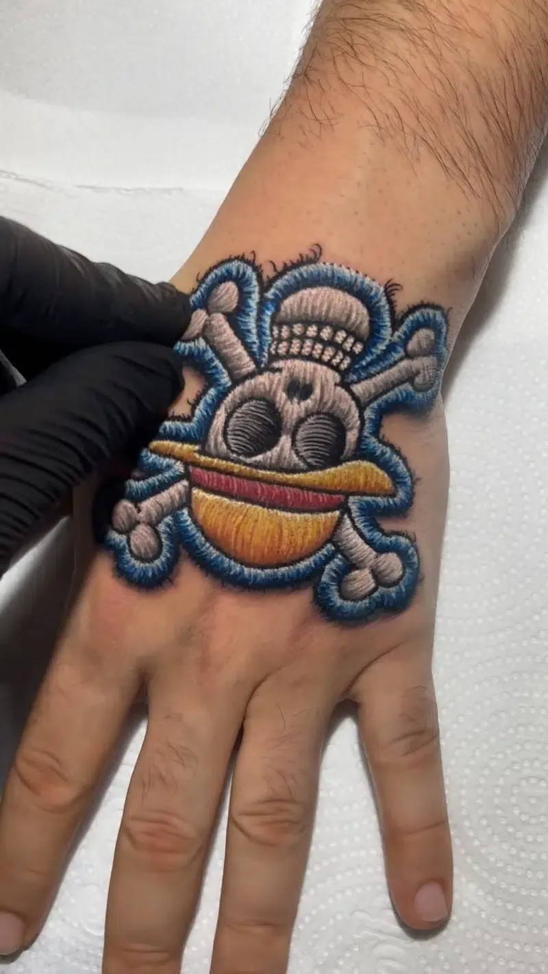 Les tatouages de Vinícius Moschen : l'art de la broderie sur peau les tatouages de vinicius moschen lart de la broderie sur peau 6 les-tatouages-de-vinicius-moschen-lart-de-la-broderie-sur-peau-6