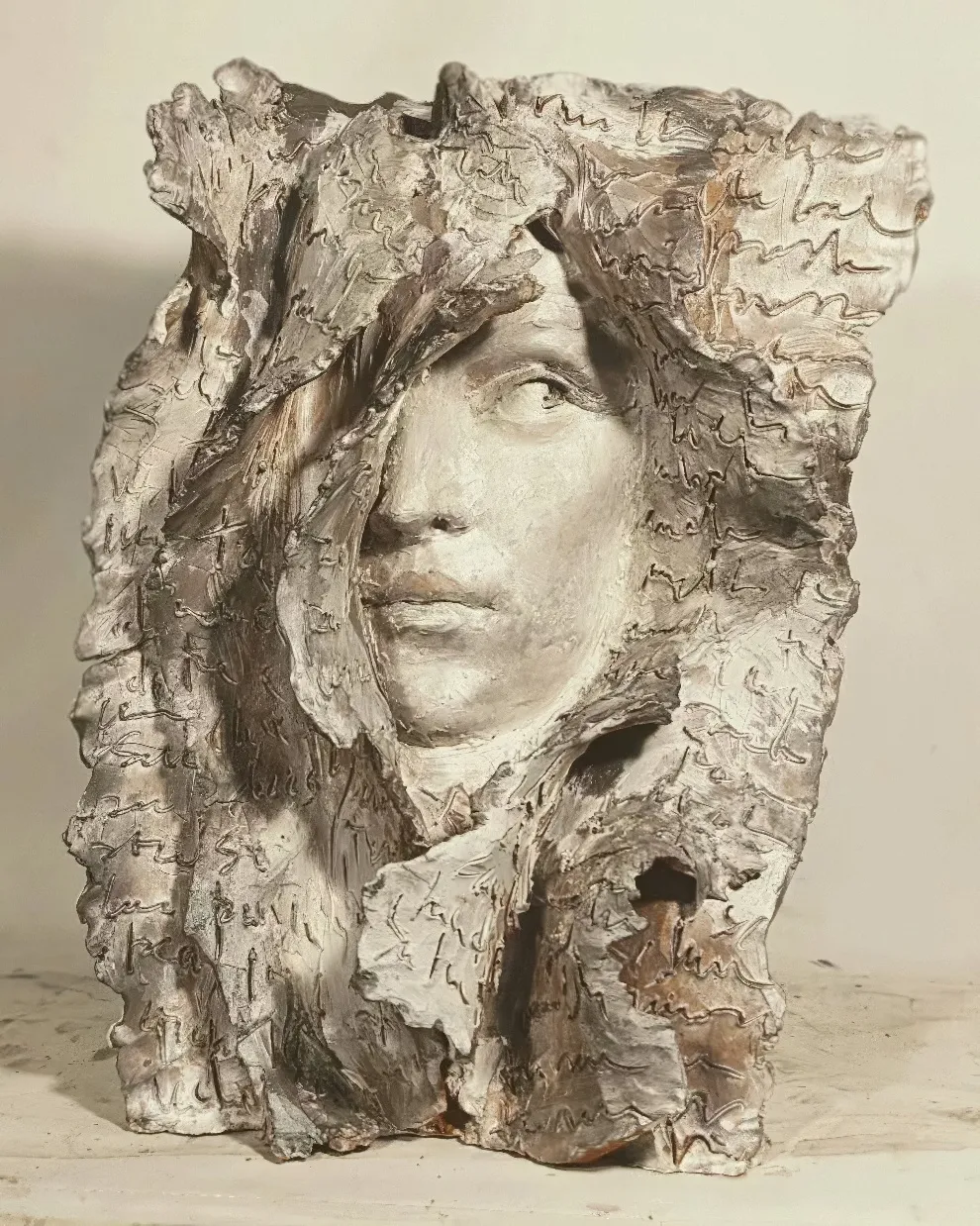 Des visages sculptés dans des pages : l'art étonnant de Paola Grizi des visages sculptes dans des pages lart etonnant de paola grizi 11 des-visages-sculptes-dans-des-pages-lart-etonnant-de-paola-grizi-11