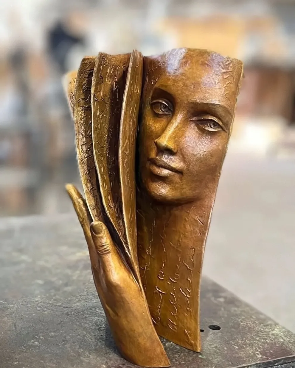 Des visages sculptés dans des pages : l'art étonnant de Paola Grizi des visages sculptes dans des pages lart etonnant de paola grizi 24 des-visages-sculptes-dans-des-pages-lart-etonnant-de-paola-grizi-24