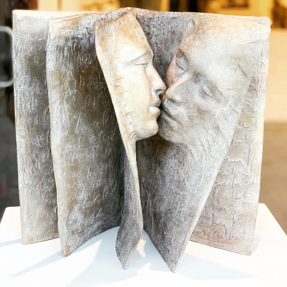 Des visages sculptés dans des pages : l'art étonnant de Paola Grizi des visages sculptes dans des pages lart etonnant de paola grizi 25 des-visages-sculptes-dans-des-pages-lart-etonnant-de-paola-grizi-25