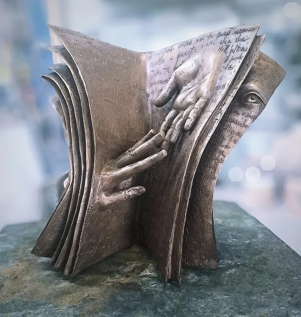 Des visages sculptés dans des pages : l'art étonnant de Paola Grizi des visages sculptes dans des pages lart etonnant de paola grizi 5 des-visages-sculptes-dans-des-pages-lart-etonnant-de-paola-grizi-5