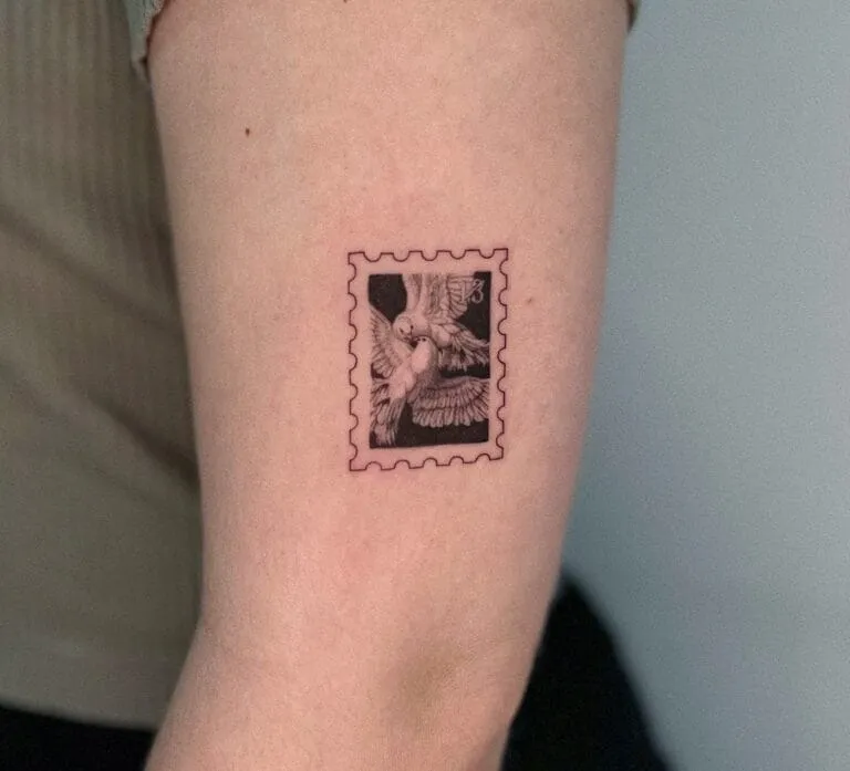 Les tatouages timbres d'Ash Aurich : mini chefs-d'œuvre sur la peau les tatouages timbres dash aurich mini chefs doeuvre sur la peau 7 les-tatouages-timbres-dash-aurich-mini-chefs-doeuvre-sur-la-peau-7