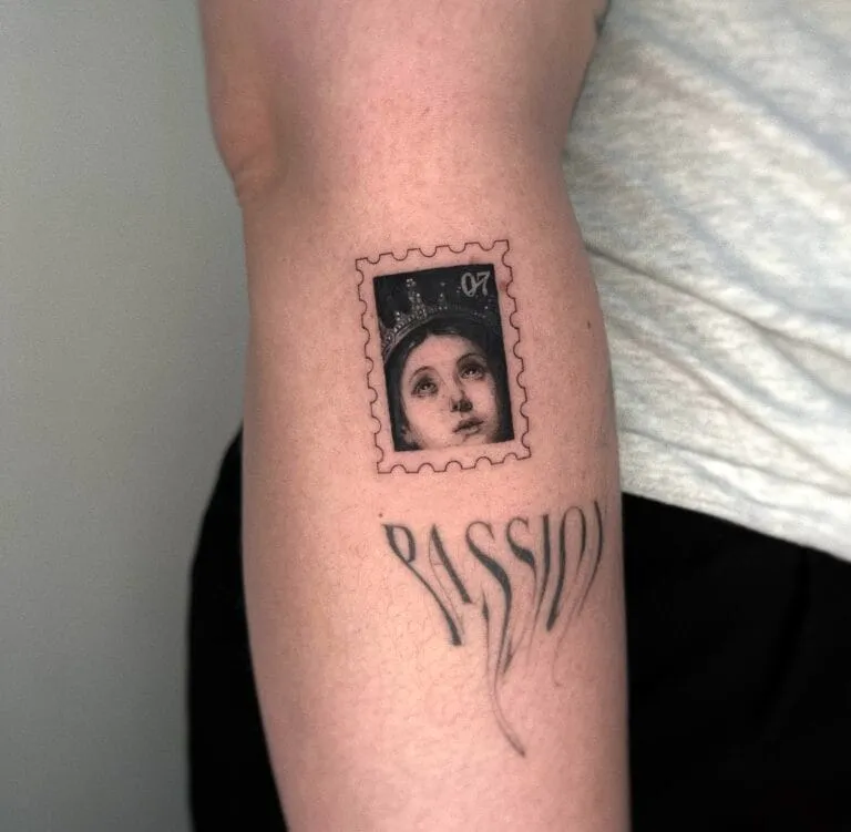 Les tatouages timbres d'Ash Aurich : mini chefs-d'œuvre sur la peau les tatouages timbres dash aurich mini chefs doeuvre sur la peau 9 les-tatouages-timbres-dash-aurich-mini-chefs-doeuvre-sur-la-peau-9