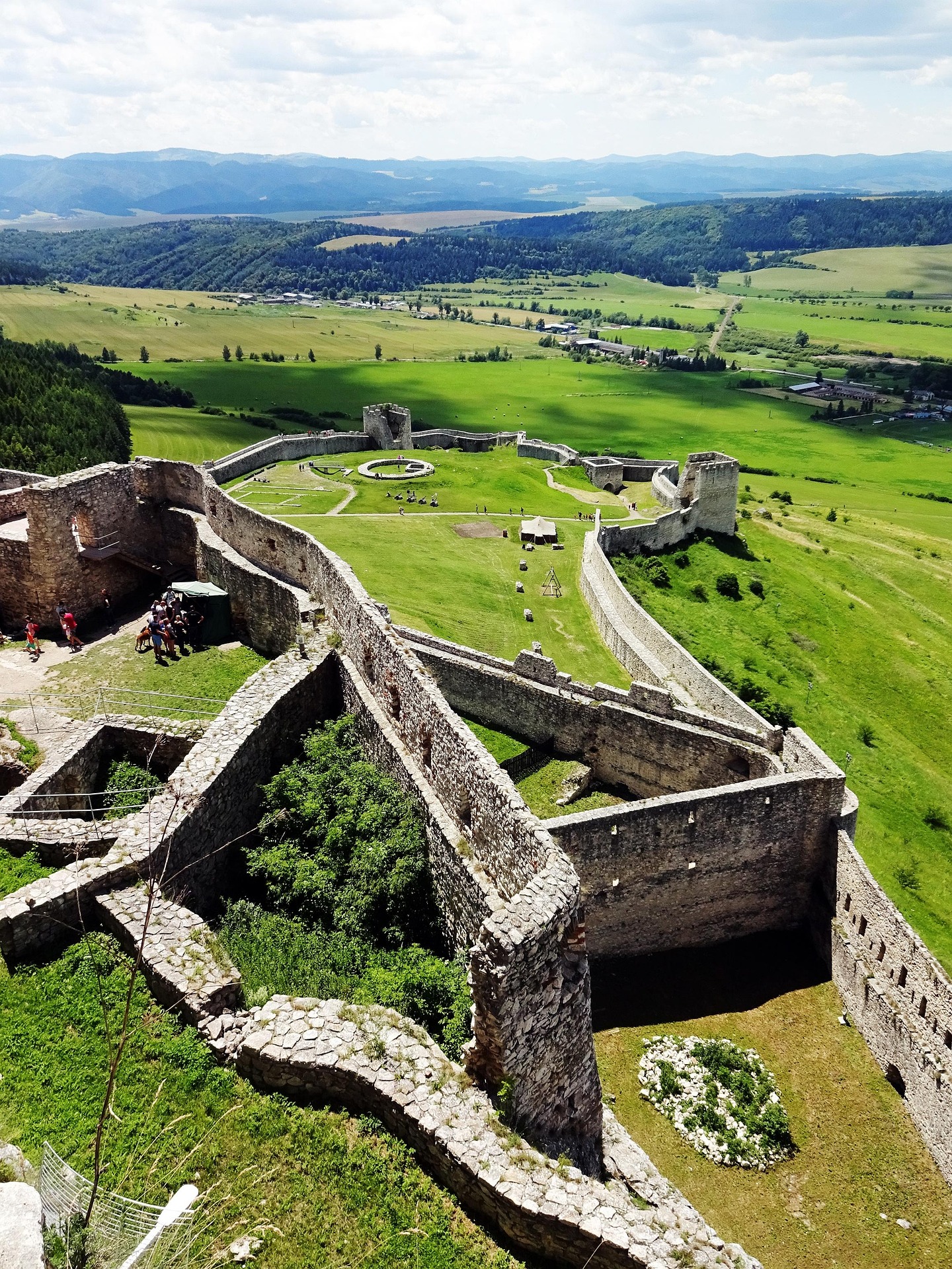 Le château de Spiš, imposante forteresse médiévale de Slovaquie spis castle 1633045 1920 spis-castle
