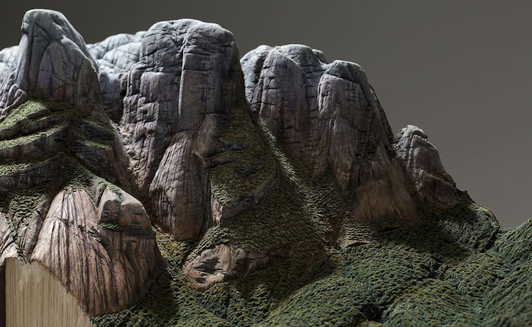 Guy Laramée : quand les livres deviennent montagnes miniatures Les incroyables sculptures de paysages dans des encyclopedies par Guy Laramee 5 Les-incroyables-sculptures-de-paysages-dans-des-encyclopedies-par-Guy-Laramee-5