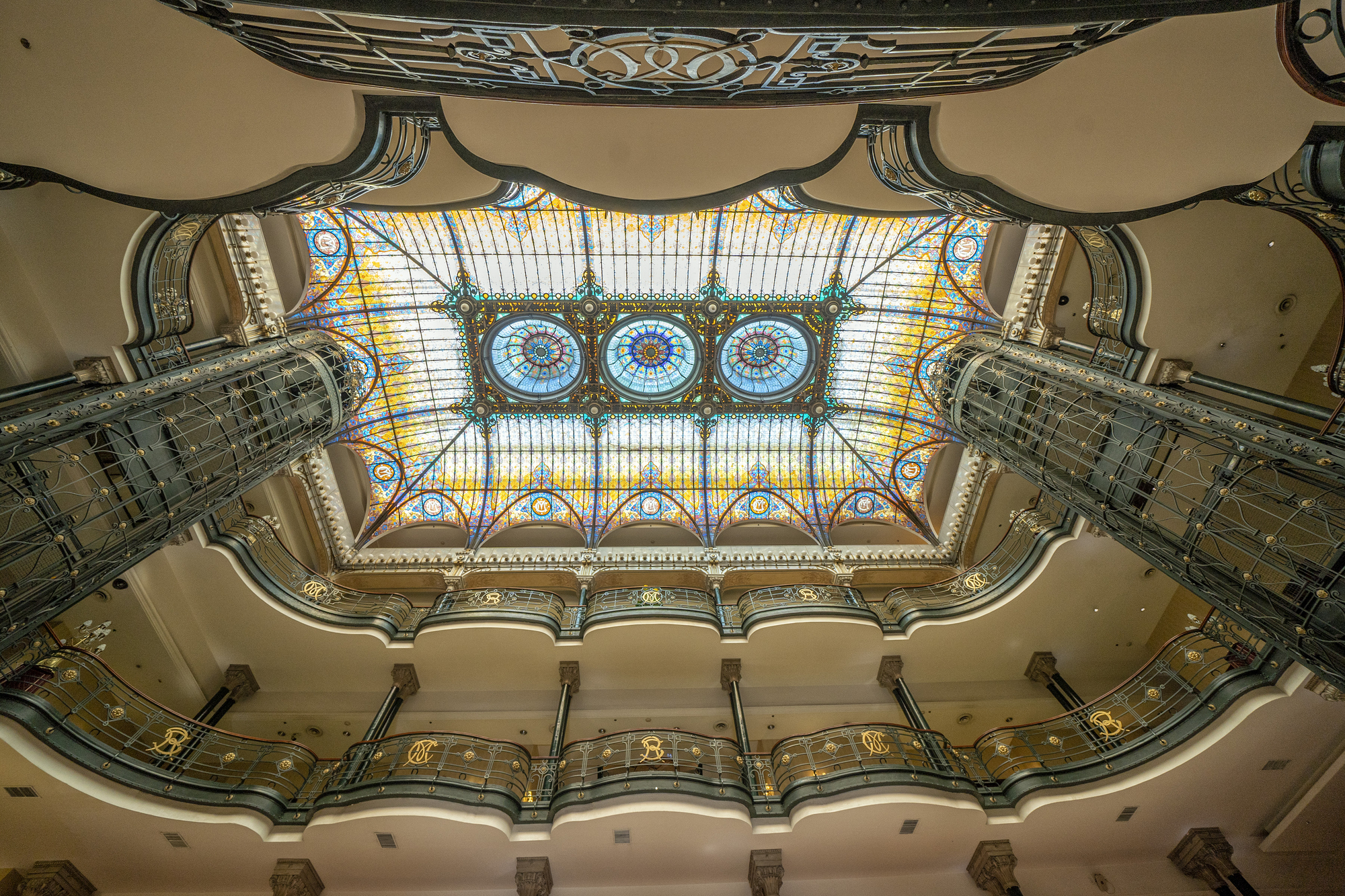 Gran Hotel Ciudad de México : un chef-d'œuvre Art nouveau au cœur de la capitale gran hotel ciudad de mexico un chef doeuvre art nouveau au coeur de la capitale 2 gran-hotel-ciudad-de-mexico-un-chef-doeuvre-art-nouveau-au-coeur-de-la-capitale-2