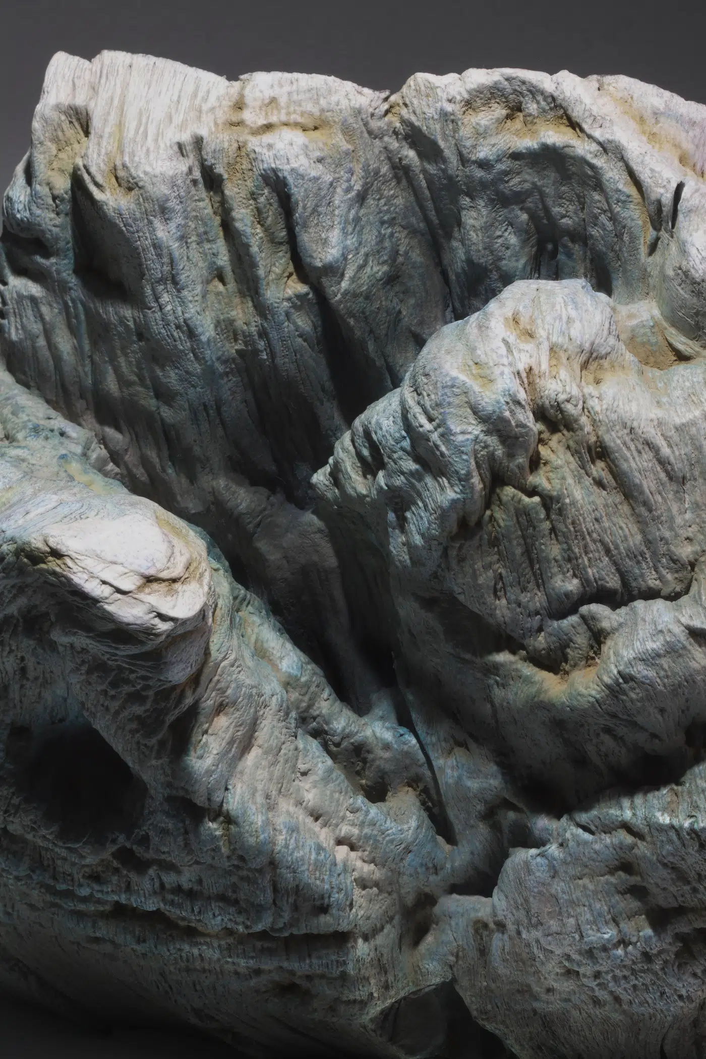 Guy Laramée : quand les livres deviennent montagnes miniatures guy laramee book sculptures 15 scaled 1 guy-laramee-book-sculptures-15