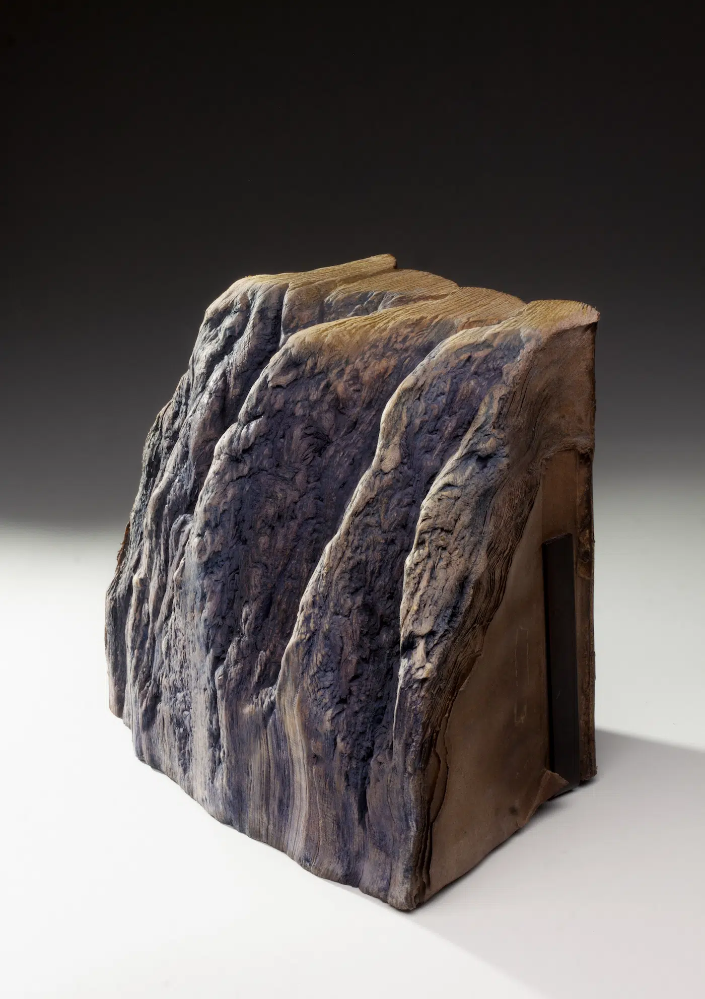 Guy Laramée : quand les livres deviennent montagnes miniatures guy laramee quand les livres deviennent montagnes miniatures 5 guy-laramee-quand-les-livres-deviennent-montagnes-miniatures-5