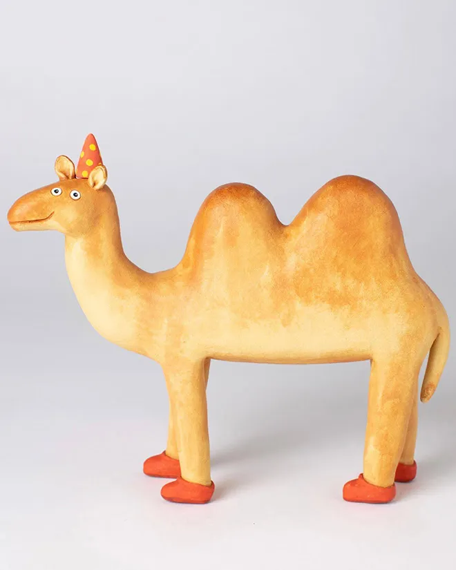 Helen Burgess, une artiste qui donne vie à des créatures rigolotes en céramique helen burgess une artiste qui donne vie a des creatures rigolotes en ceramique 20 helen-burgess-une-artiste-qui-donne-vie-a-des-creatures-rigolotes-en-ceramique-20-chameau