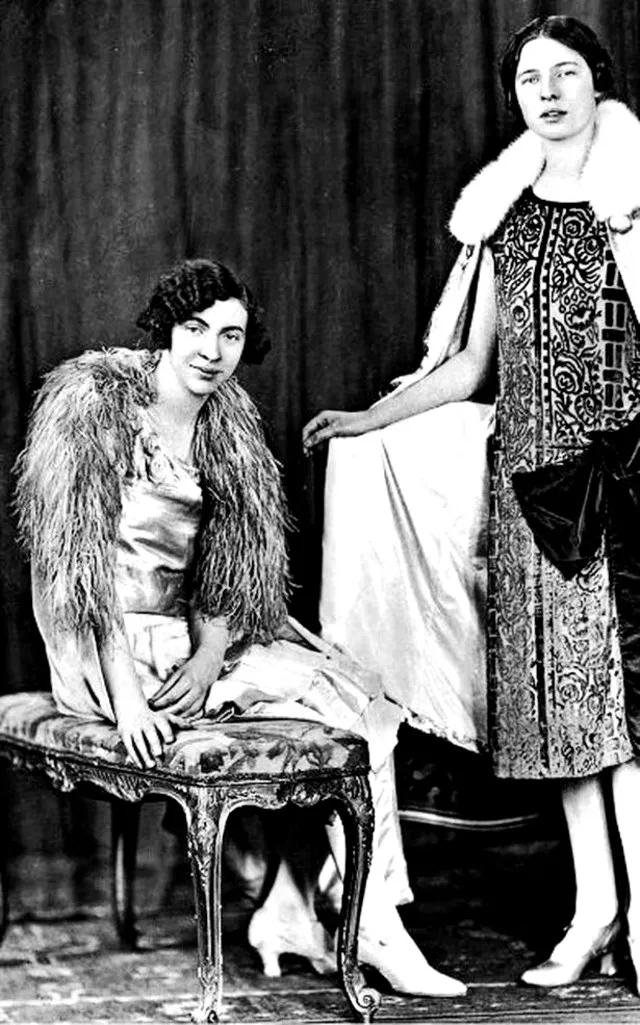 Ida et Louise Cook : deux sœurs, des robes et 29 vies sauvées face au nazisme ida et louise cook deux soeurs des robes et 29 vies sauvees face au nazisme 2 ida-et-louise-cook-deux-soeurs-des-robes-et-29-vies-sauvees-face-au-nazisme-2