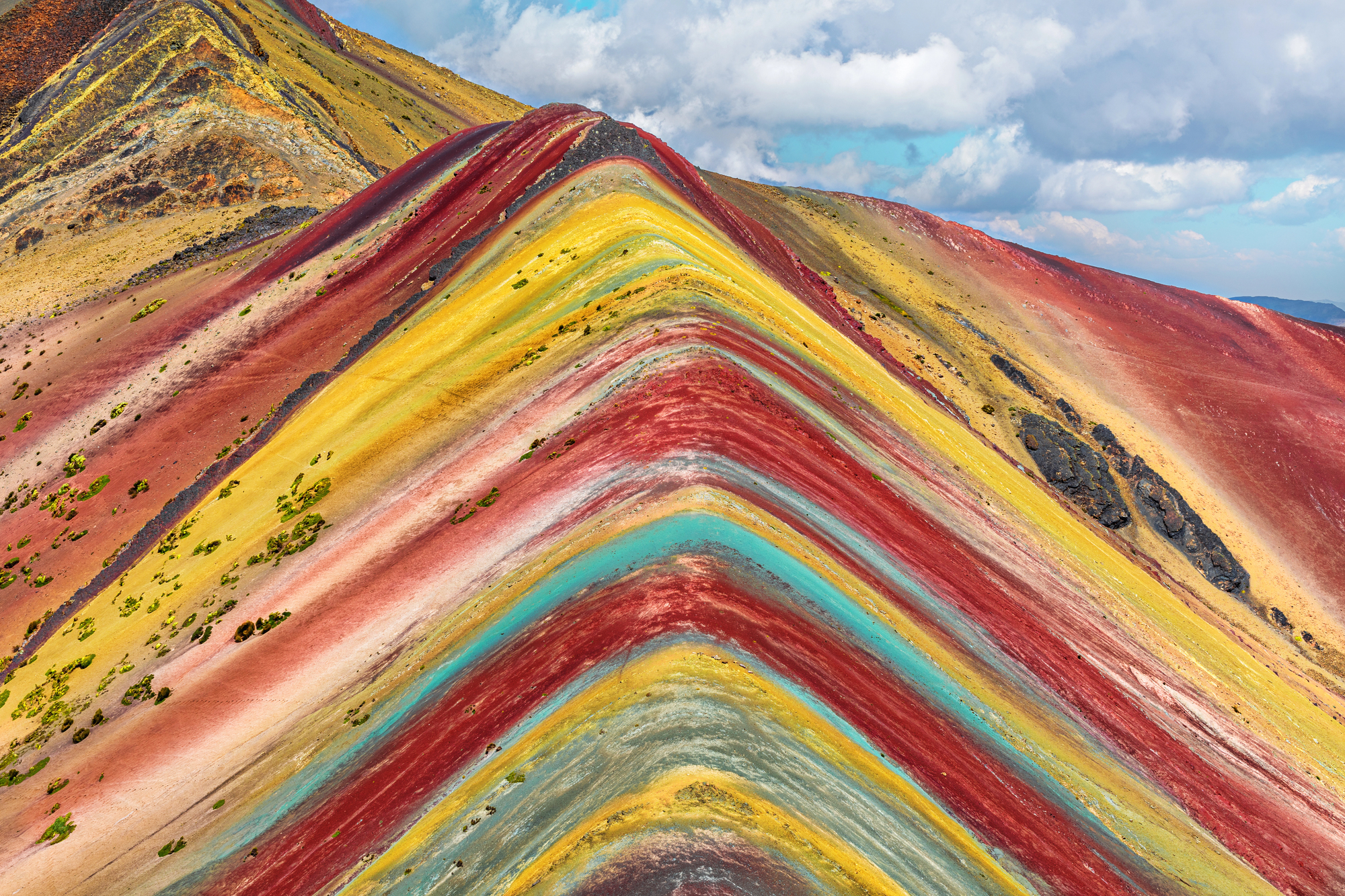 Vinicunca, la montagne aux sept couleurs : quand la nature sort sa palette vinicunca la montagne aux sept couleurs mont arc en ciel perou 3 vinicunca-la-montagne-aux-sept-couleurs-mont-arc-en-ciel-perou-3