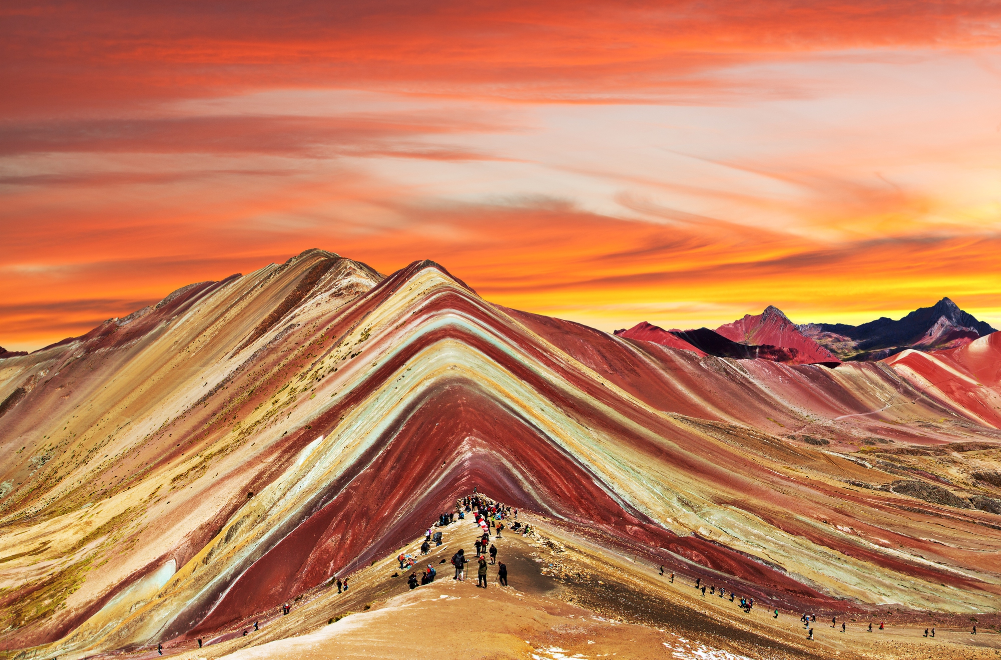 Vinicunca, la montagne aux sept couleurs : quand la nature sort sa palette vinicunca la montagne aux sept couleurs mont arc en ciel perou 7 vinicunca-la-montagne-aux-sept-couleurs-mont-arc-en-ciel-perou-7