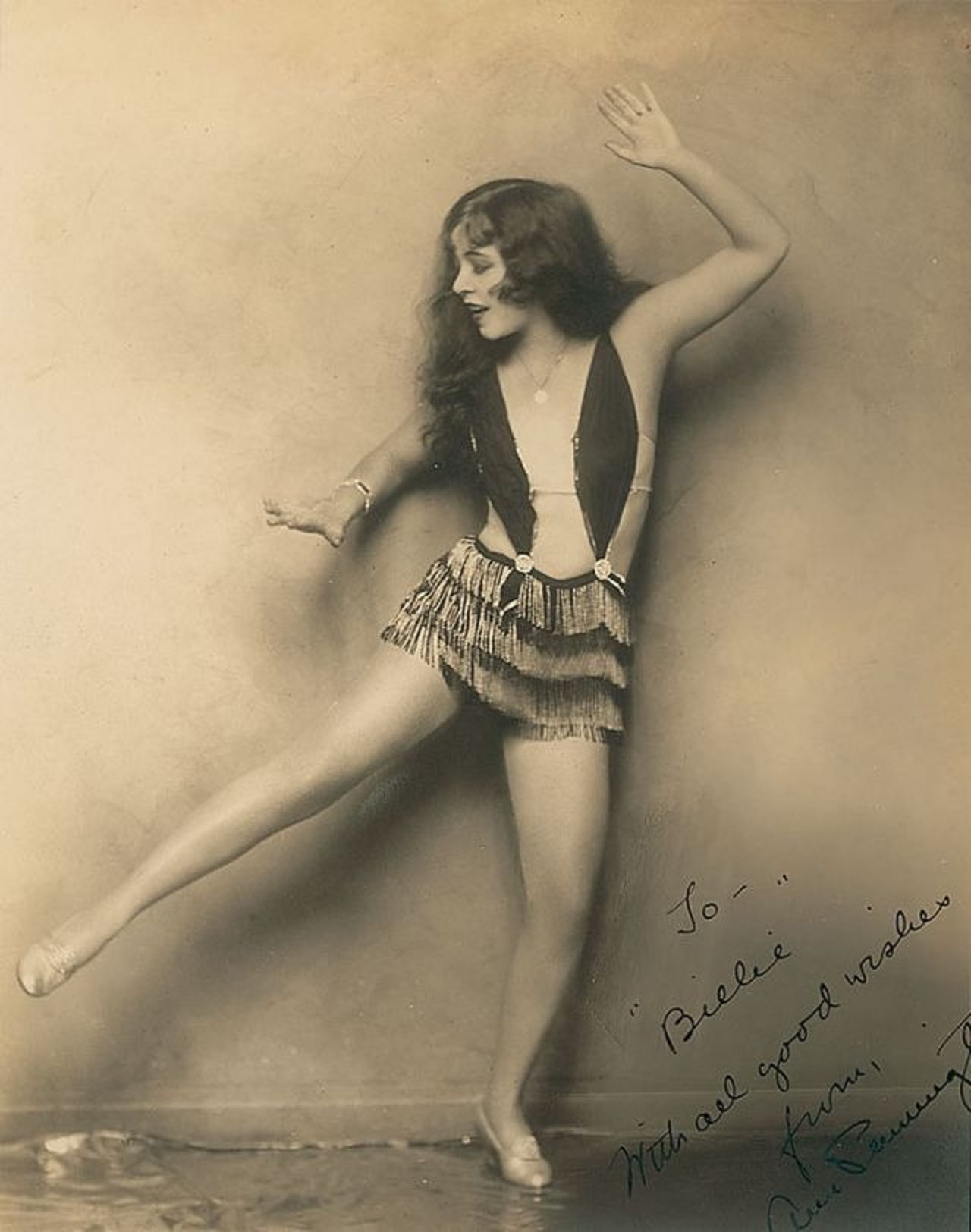 35 portraits d'Ann Pennington dans les années 1910 et 1920 35 portraits dann pennington dans les annees 1910 et 1920 16 35-portraits-dann-pennington-dans-les-annees-1910-et-1920-35