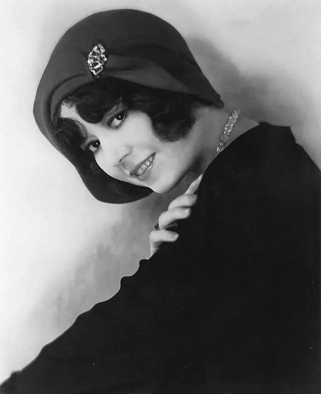 35 portraits d'Ann Pennington dans les années 1910 et 1920 35 portraits dann pennington dans les annees 1910 et 1920 32 35-portraits-dann-pennington-dans-les-annees-1910-et-1920-31