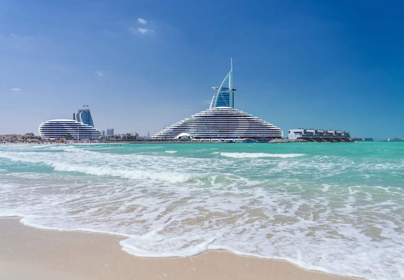 Jumeirah Marsa Al Arab : un hôtel en forme de yacht à Dubaï jumeirah marsa al arab un hotel en forme de yacht a dubai 2 jumeirah-marsa-al-arab-un-hotel-en-forme-de-yacht-a-dubai-2