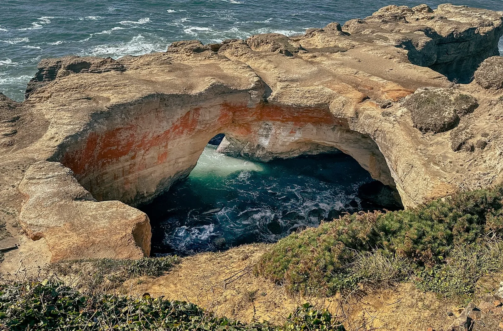 Le Devil’s Punchbowl, chaudron satanique naturel de l'Oregon le devils punchbow chaudron satanique naturel de loregon 2 Le Devil’s Punchbowl, chaudron satanique naturel de l'Oregon
2