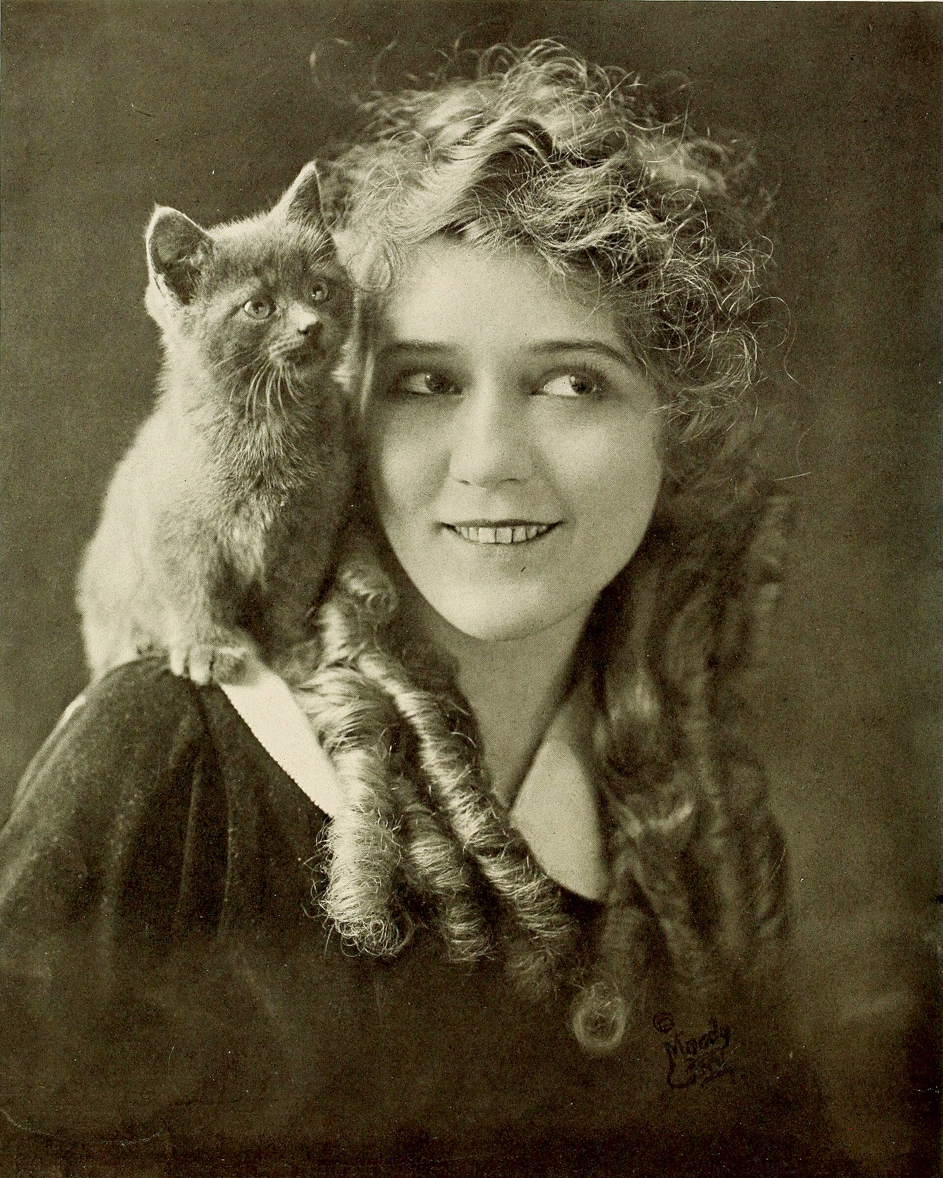 Mary Pickford jeune en 1916, actrice et star du cinéma muet Mary Pickford jeune en 1916, actrice et star du cinéma muet