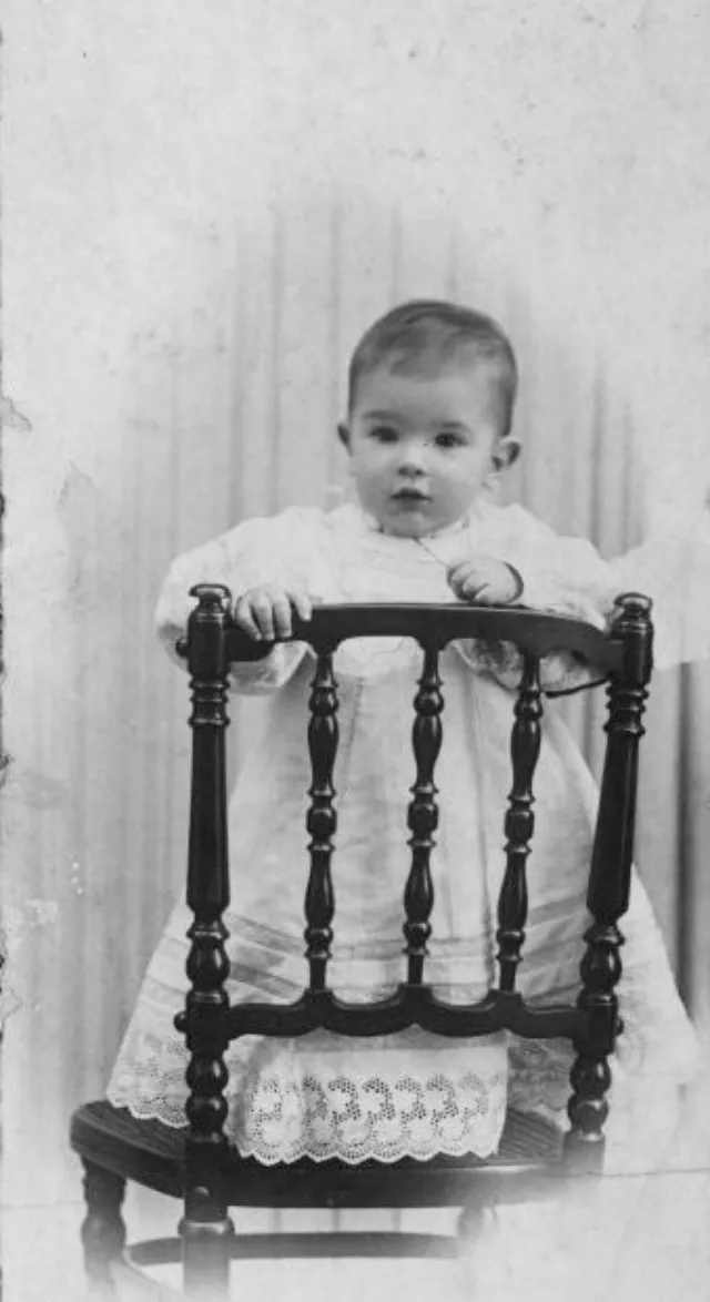 Salvador Dalí enfant : des clichés rares d’un génie en culottes courtes salvador dali enfant des cliches rares dun genie en culottes courtes 1 salvador-dali-enfant-des-cliches-rares-dun-genie-en-culottes-courtes-1