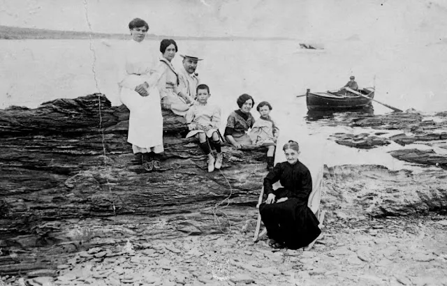 Salvador Dalí enfant : des clichés rares d’un génie en culottes courtes salvador dali enfant des cliches rares dun genie en culottes courtes 10 salvador-dali-enfant-des-cliches-rares-dun-genie-en-culottes-courtes-10