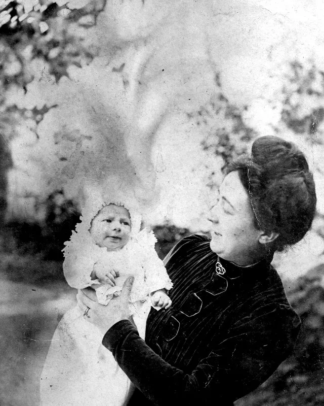 Salvador Dalí enfant : des clichés rares d’un génie en culottes courtes salvador dali enfant des cliches rares dun genie en culottes courtes 2 salvador-dali-enfant-des-cliches-rares-dun-genie-en-culottes-courtes-2