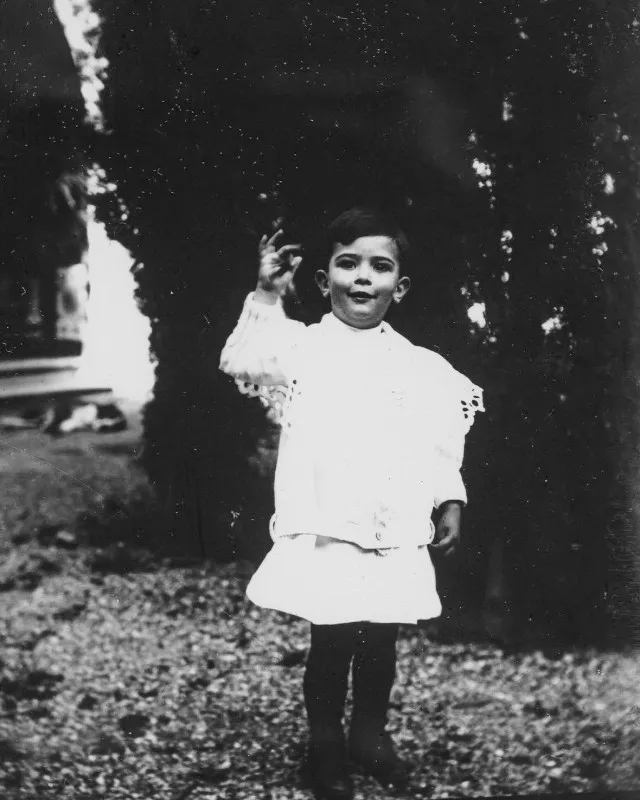Salvador Dalí enfant : des clichés rares d’un génie en culottes courtes salvador dali enfant des cliches rares dun genie en culottes courtes 5 salvador-dali-enfant-des-cliches-rares-dun-genie-en-culottes-courtes-5