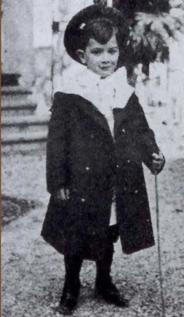 Salvador Dalí enfant : des clichés rares d’un génie en culottes courtes salvador dali enfant des cliches rares dun genie en culottes courtes 7 salvador-dali-enfant-des-cliches-rares-dun-genie-en-culottes-courtes-7