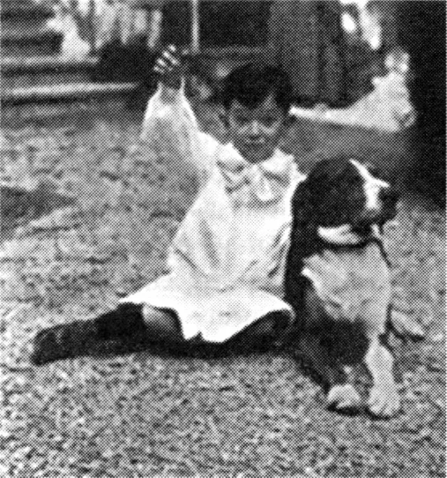 Salvador Dalí enfant : des clichés rares d’un génie en culottes courtes salvador dali enfant des cliches rares dun genie en culottes courtes 8 salvador-dali-enfant-des-cliches-rares-dun-genie-en-culottes-courtes-8