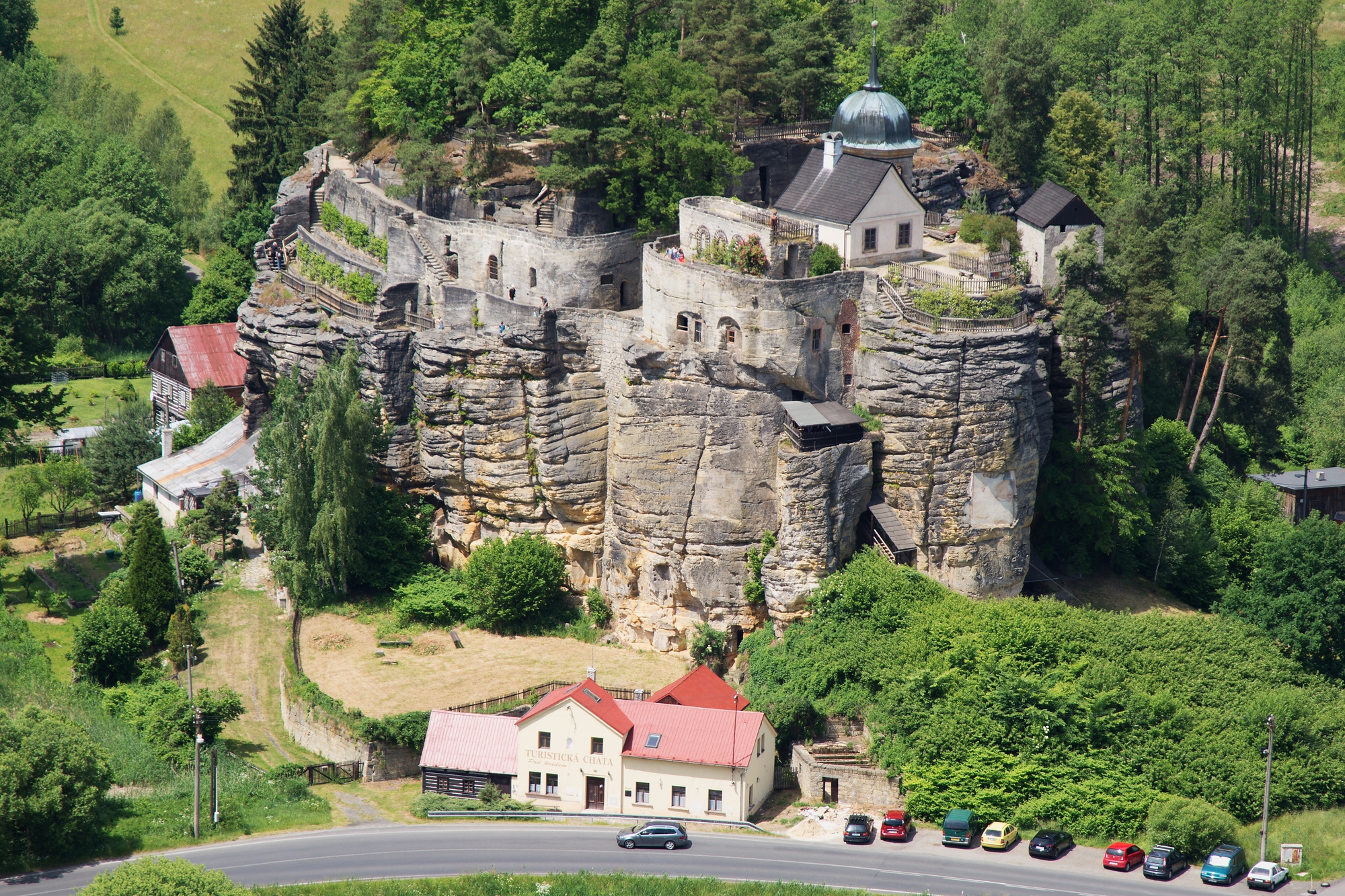Le château de Sloup : forteresse de Bohème taillée dans la roche le chateau de sloup forteresse de boheme taillee dans la roche 1 le-chateau-de-sloup-forteresse-de-boheme-taillee-dans-la-roche-1