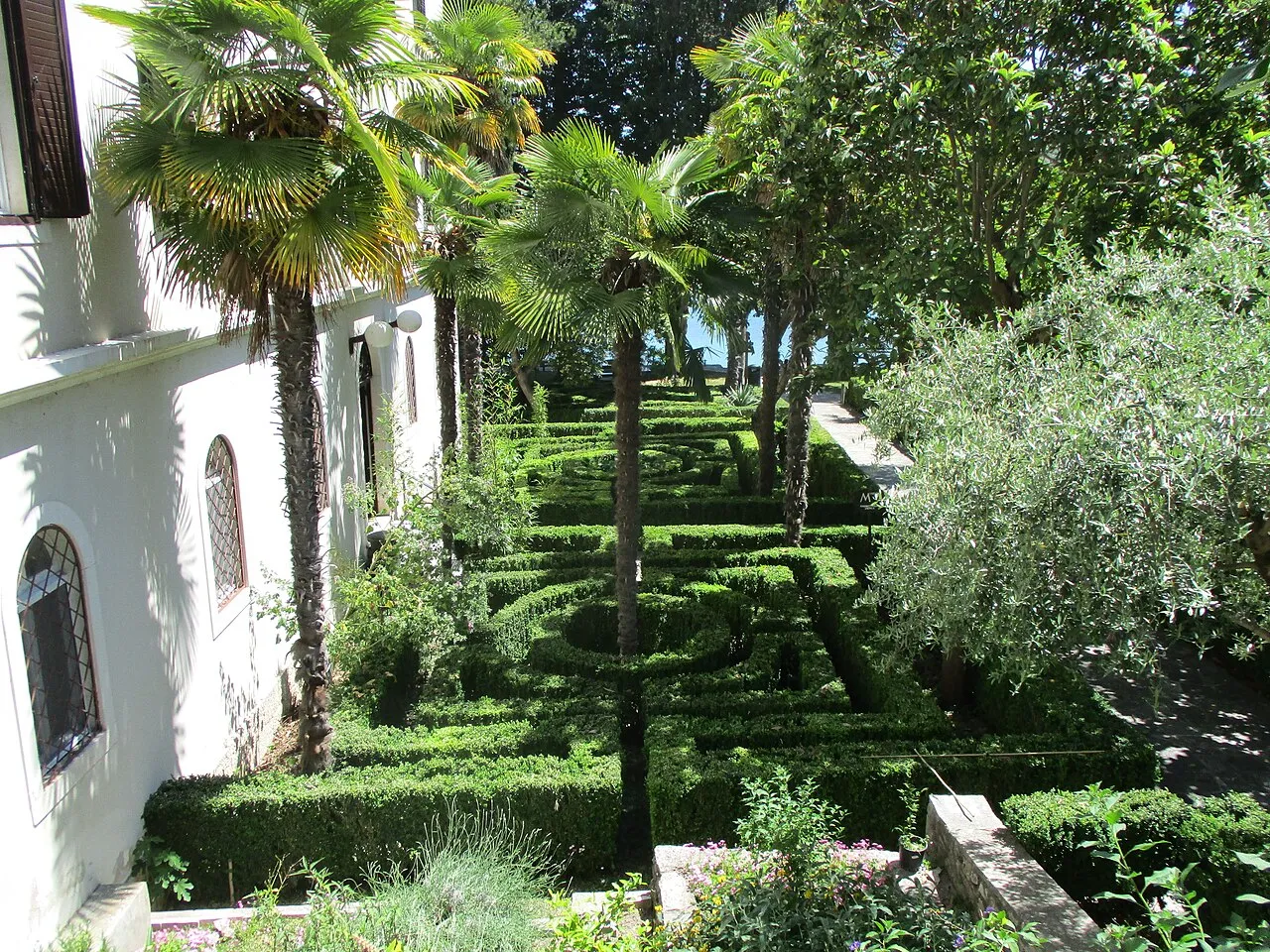 Le monastère de Visovac : une île mystique au cœur de la Croatie le monastere de visovac une ile mystique au coeur de la croatie 4 le-monastere-de-visovac-une-ile-mystique-au-coeur-de-la-croatie-4.