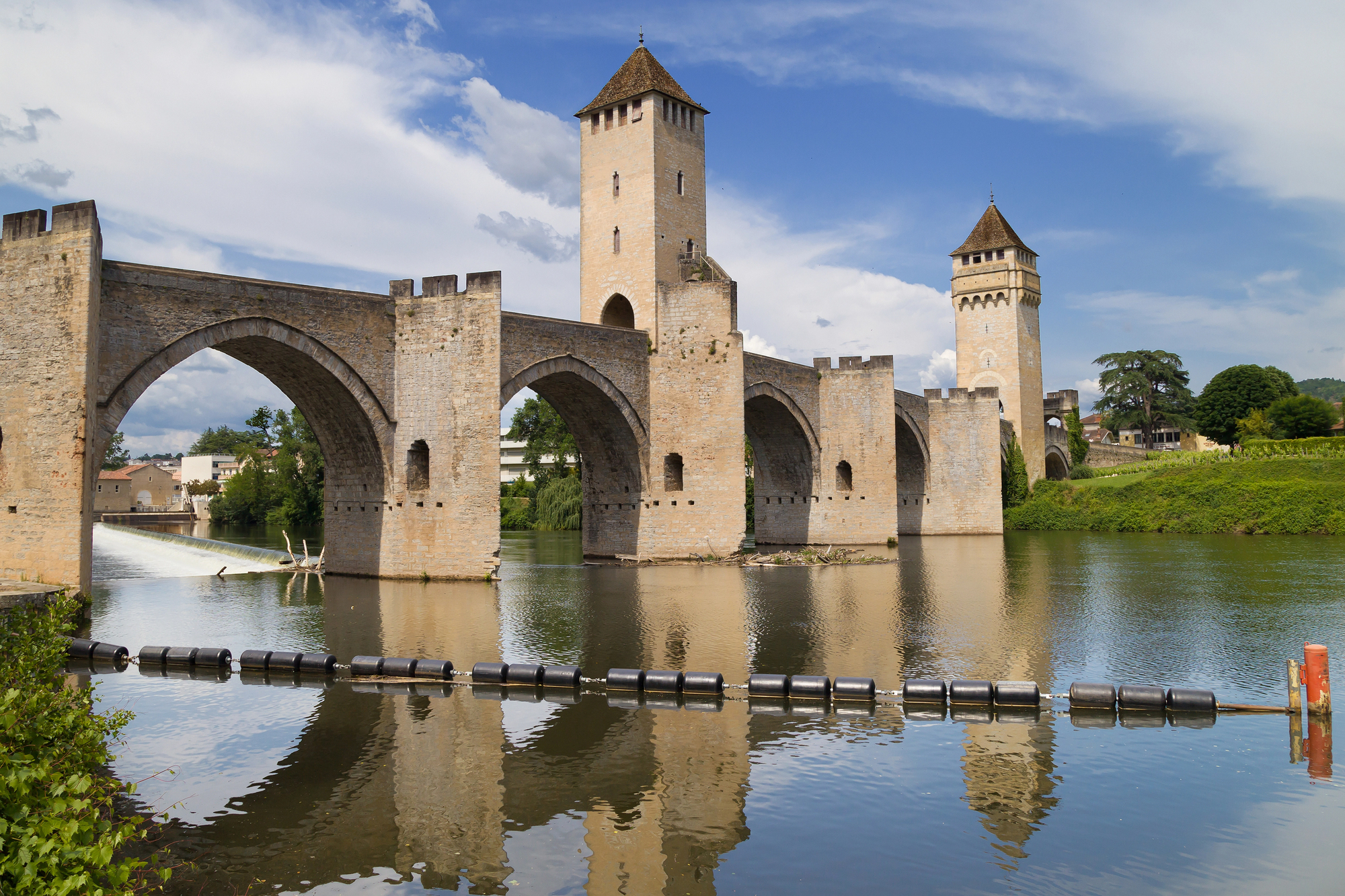 Le Pont Valentré : le gardien médiéval de Cahors le pont valentre le gardien medieval de cahors 2 le-pont-valentre-le-gardien-medieval-de-cahors-2