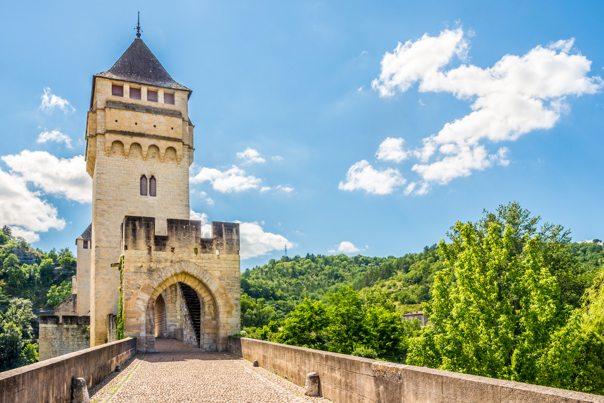 Le Pont Valentré : le gardien médiéval de Cahors le pont valentre le gardien medieval de cahors 3 le-pont-valentre-le-gardien-medieval-de-cahors-3