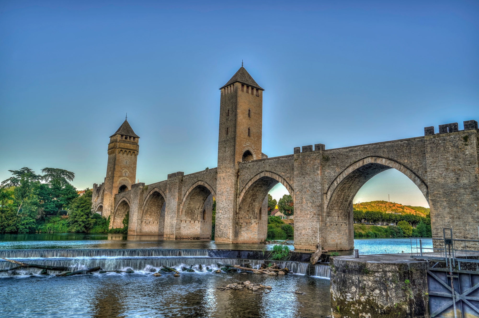 Le Pont Valentré : le gardien médiéval de Cahors le pont valentre le gardien medieval de cahors 5 le-pont-valentre-le-gardien-medieval-de-cahors-5