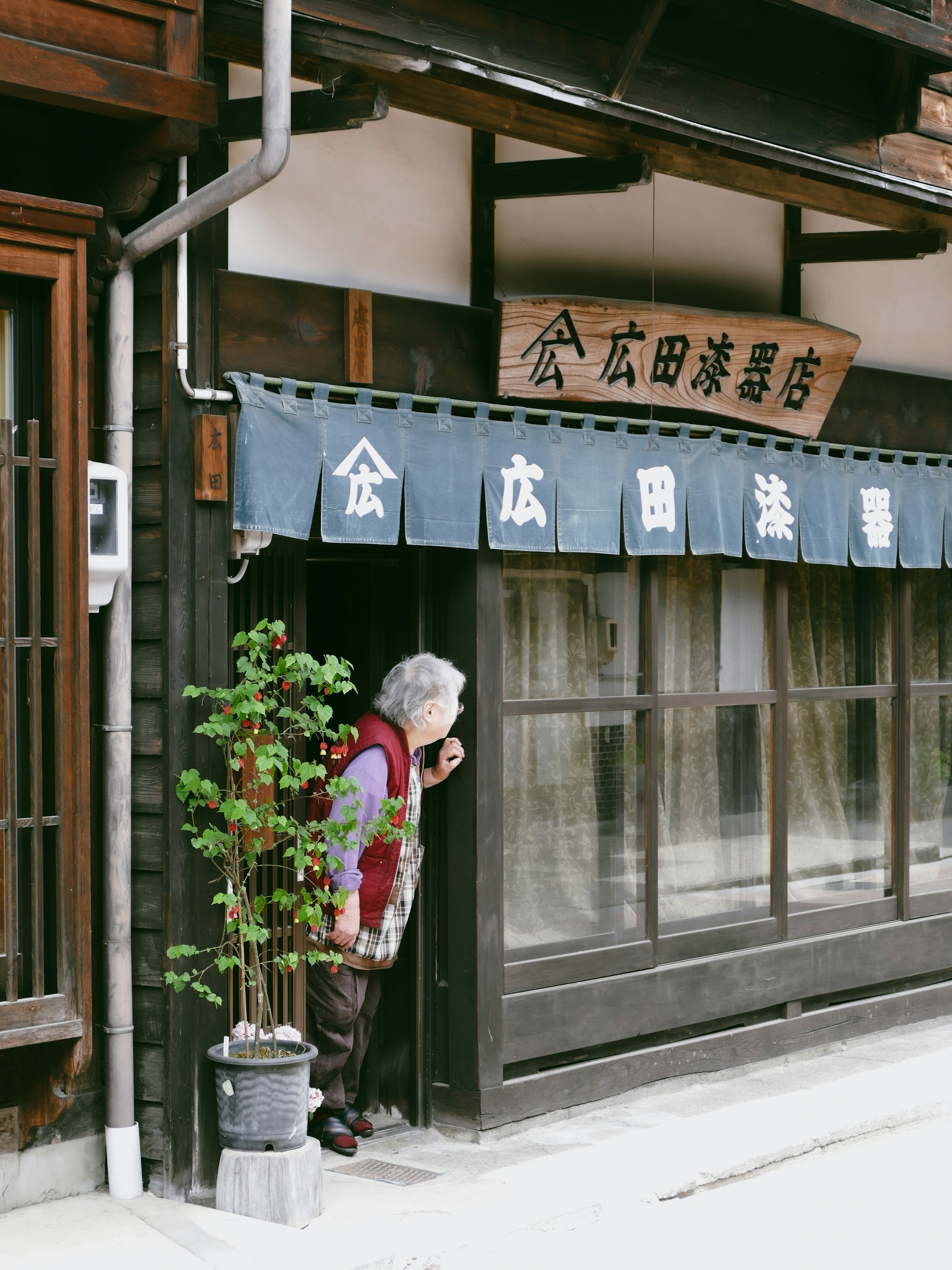 Au Japon, il est possible de louer une grand-mère pour 23 $ de l’heure ! au japon il est possible de louer une grand mere pour 23 de lheure 1 au-japon-il-est-possible-de-louer-une-grand-mere-pour-23-de-lheure-1