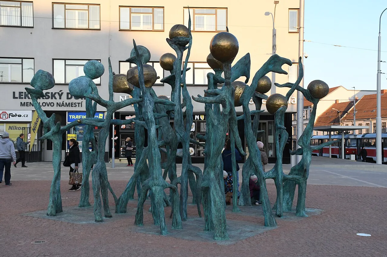 Hrachovina : une forêt de pois en bronze en hommage à Mendel hrachovina une foret de pois en bronze en hommage a mendel 2 hrachovina-une-foret-de-pois-en-bronze-en-hommage-a-mendel-2