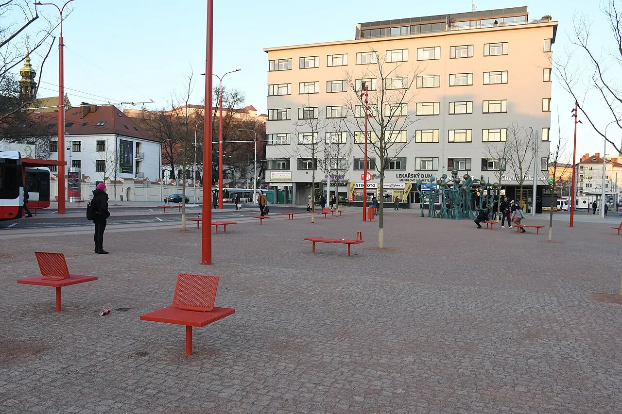Hrachovina : une forêt de pois en bronze en hommage à Mendel hrachovina une foret de pois en bronze en hommage a mendel 5 hrachovina-une-foret-de-pois-en-bronze-en-hommage-a-mendel-5
