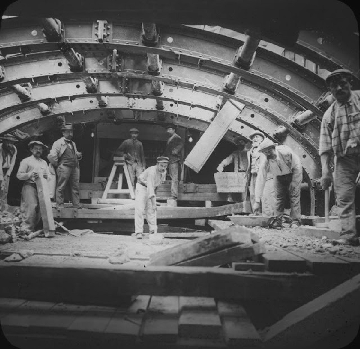 La construction du métro de Paris en 40 clichés d'époque la construction du metro de paris en 40 cliches depoque 1 1 la-construction-du-metro-de-paris-en-40-cliches-depoque-1-1.